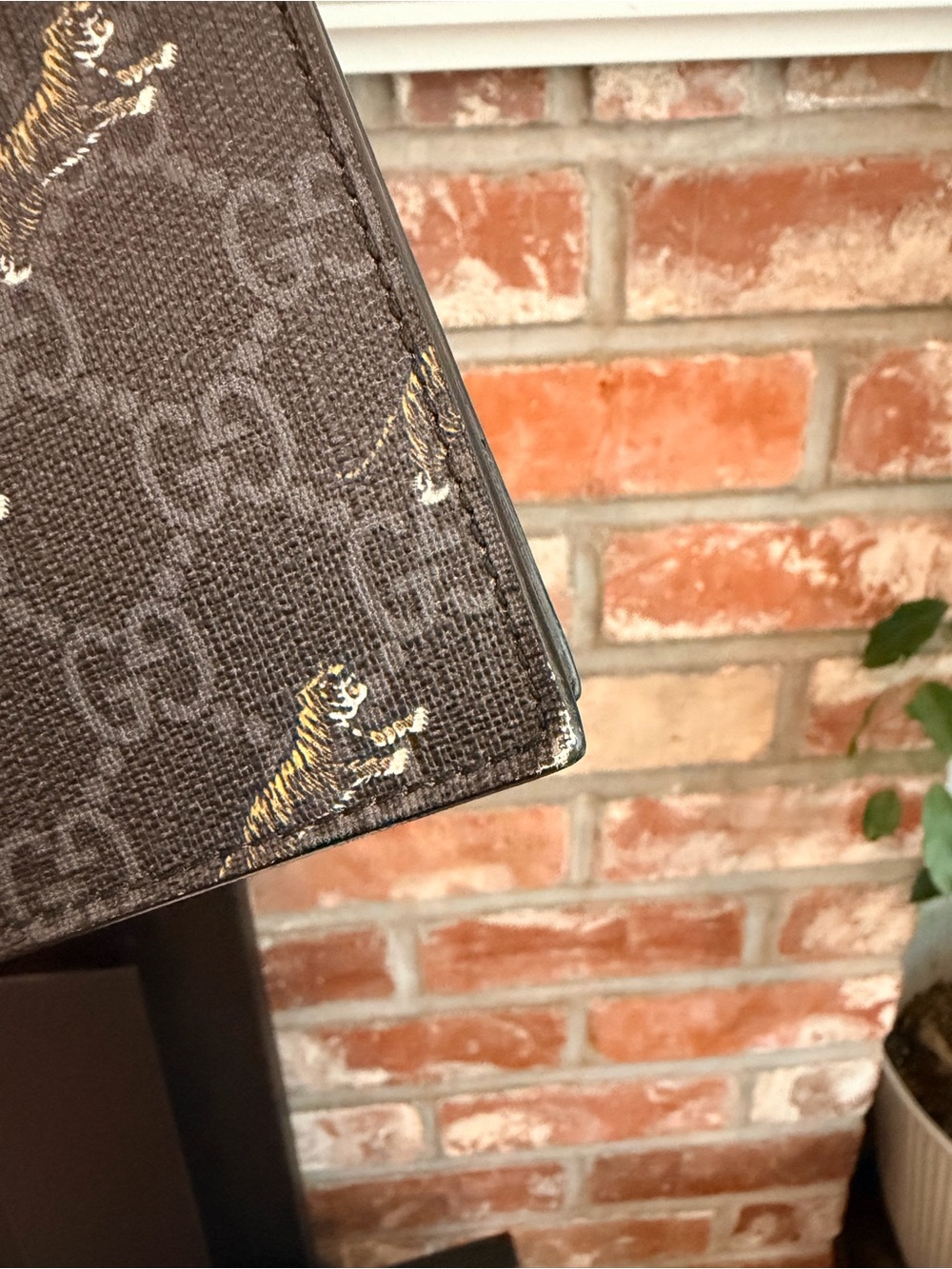Gucci GG Supreme Tiger Clutch - Picture 7 of 7
